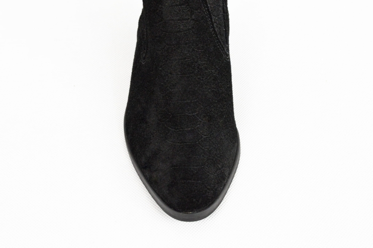 Czarne ciemne kowbojki botki z tłoczeniem węża na płaskim obcasie