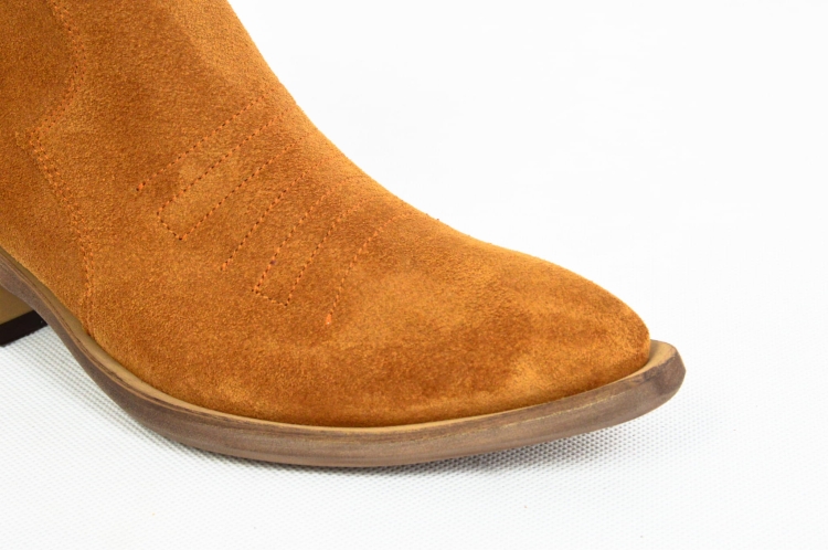 Rude skórzane kowbojki na niskim obcasie (3).jpg