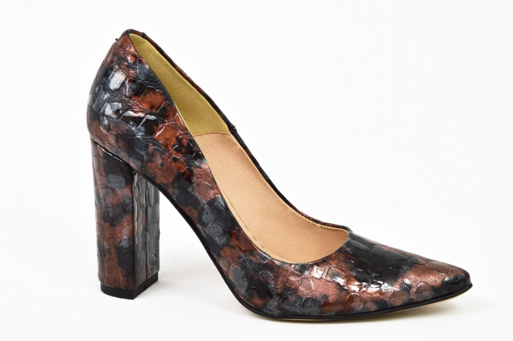 Czółenka na słupku ze skóry bursztynowej (2).jpg