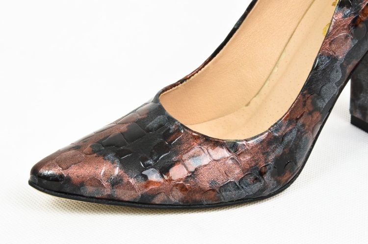 Czółenka na słupku ze skóry bursztynowej (3).jpg