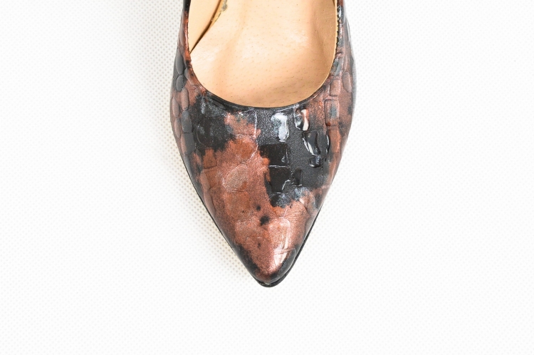 Czółenka na słupku ze skóry bursztynowej (4).jpg