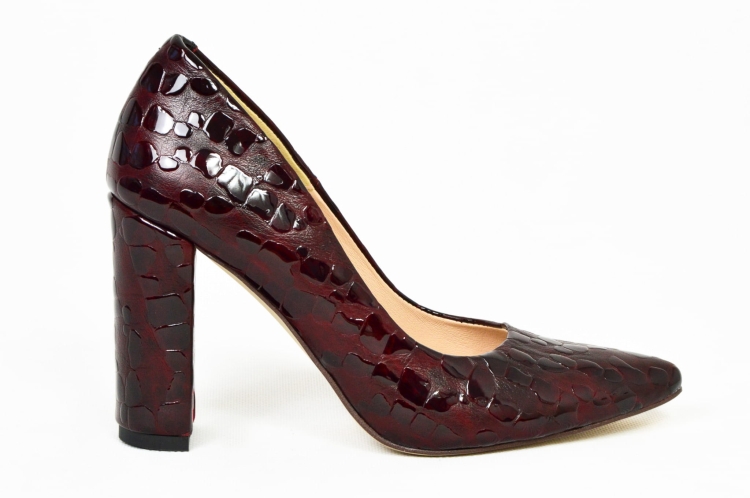 Bordowe czółenka na słupku ze skóry naturalnej.jpg