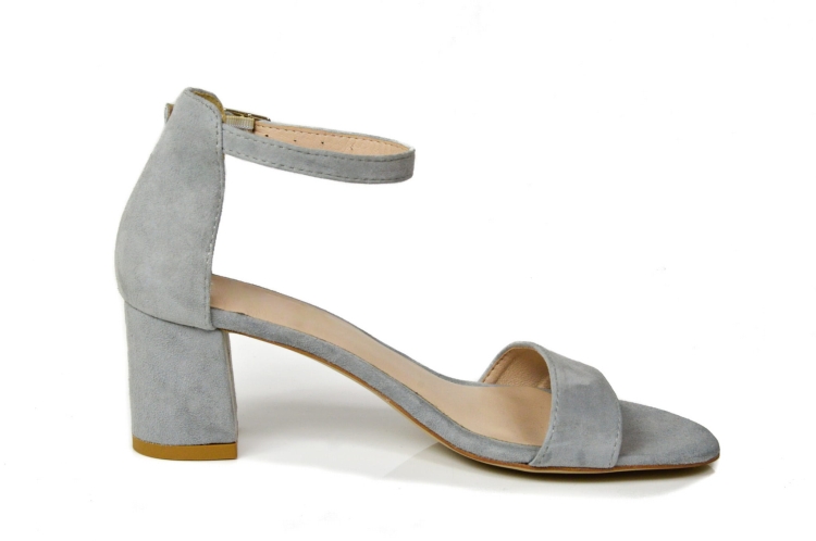 Szare zamszowe sandałki na niskim obcasie (4).jpg