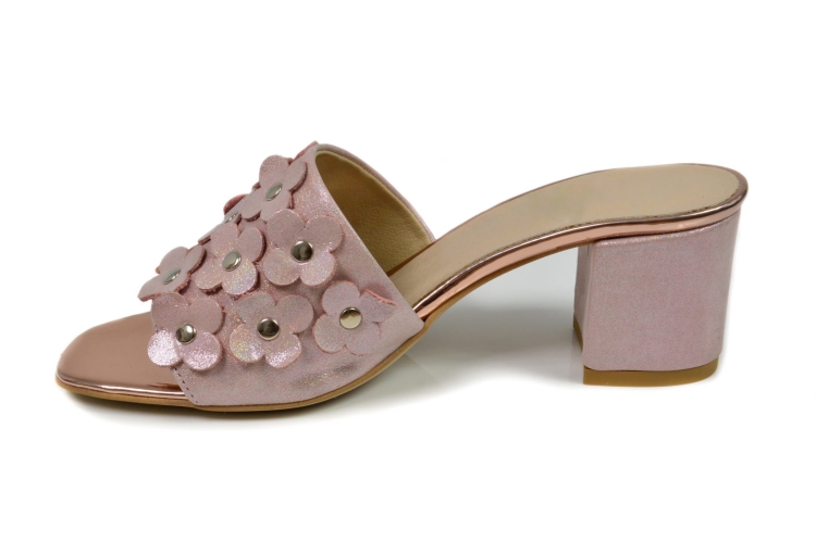 Różowe klapki z kwiatkami na klocku (3).jpg