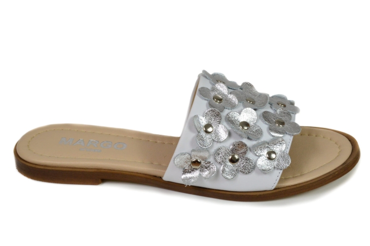 Biało-srebrne klapki z kwiatkami na płaskim (3).jpg