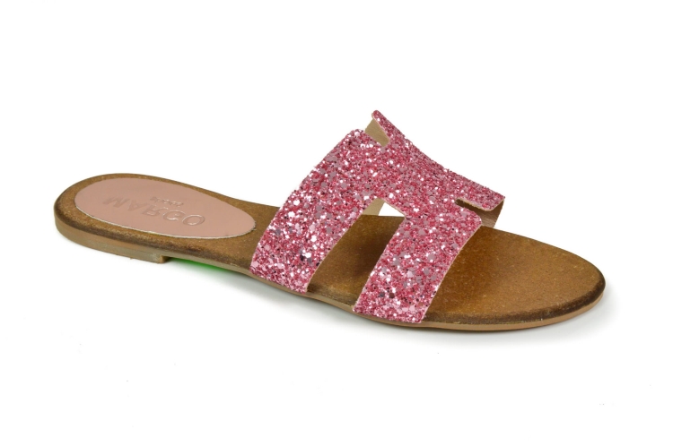 Różowe klapki na płaskim.jpg