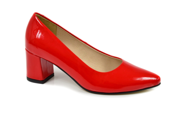 Czerwone lakierowane czółenka damskie