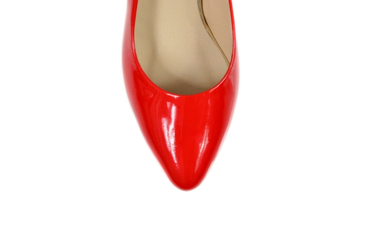 Czerwone lakierowane czółenka damskie
