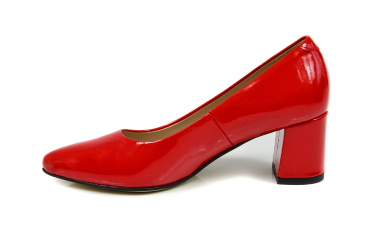 Czerwone lakierowane czółenka damskie