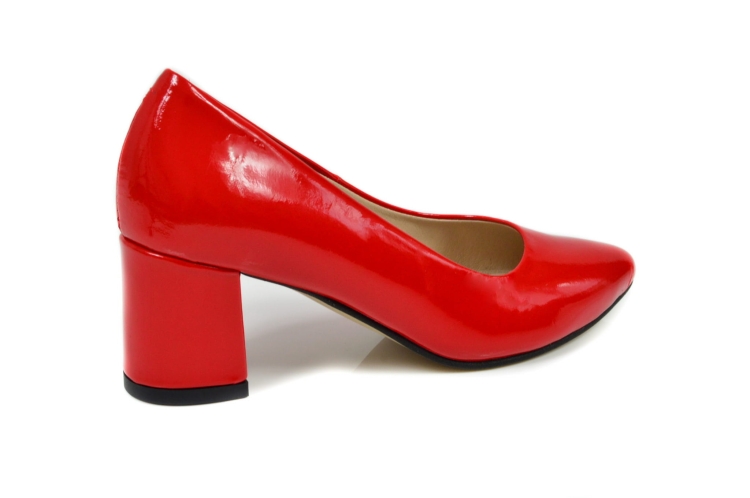 Czerwone lakierowane czółenka damskie
