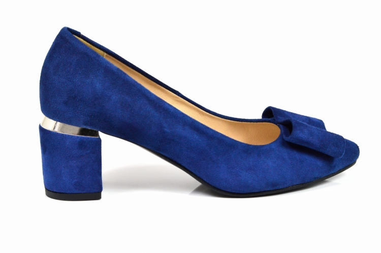 Granatowe czółenka w szpic na niski obcas