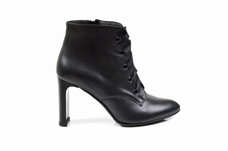 Czarne skórzane botki skóra naturalna smukły obcas słupek