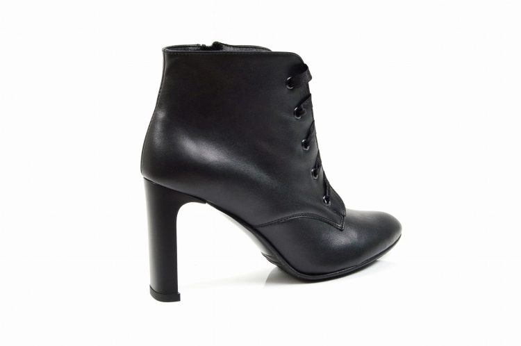 Czarne skórzane botki skóra naturalna smukły obcas słupek