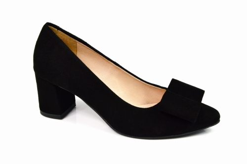 Czarne czółenka zamszowe na klocku z ozdobą