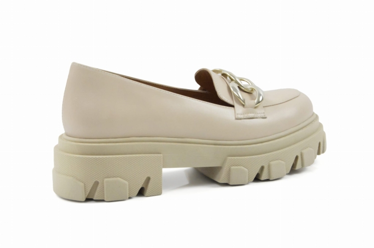 Beżowe skórzane mokasyny półbuty gruba wysoka podeszwa złoty łańcuch skóra licowa