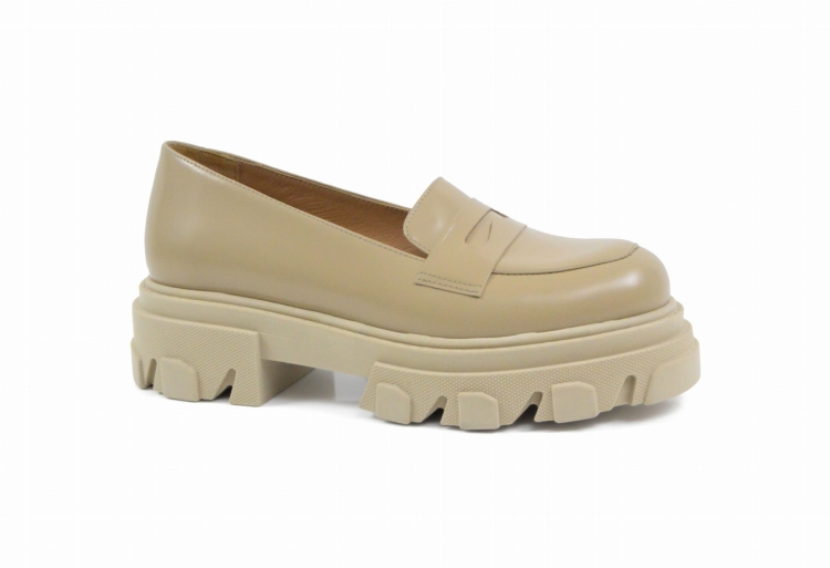 Ciemne beżowe koniakowe karmelowe toffi mokasyny gruba wysoka podeszwa skóra