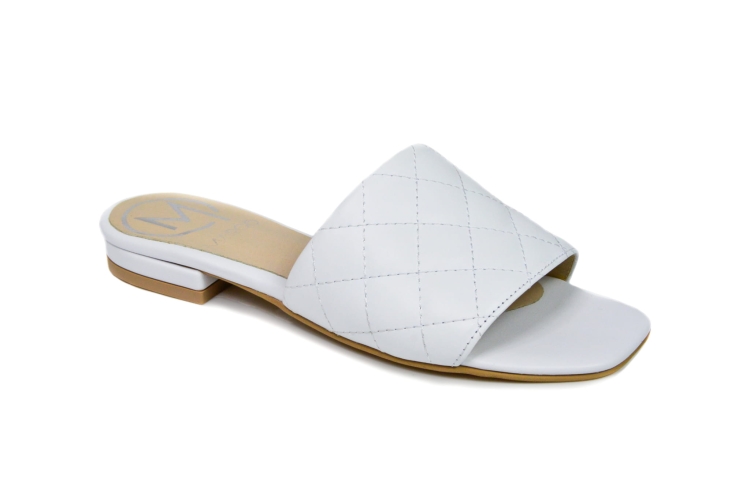 Białe pikowane klapeczki damskie płaska podeszwa niski obcas skóra