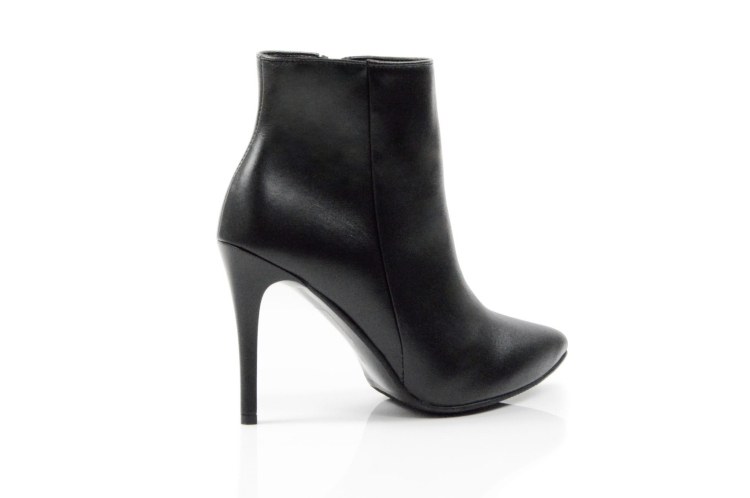 Czarne licowe botki damskie w szpic obcas szpilka skóra naturalna