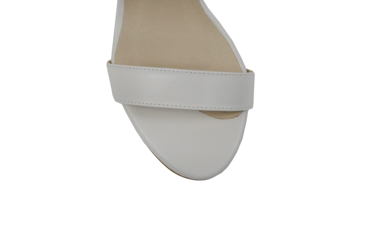 Białe sandałki delikatna platforma zapięcie wokół kostki skóra