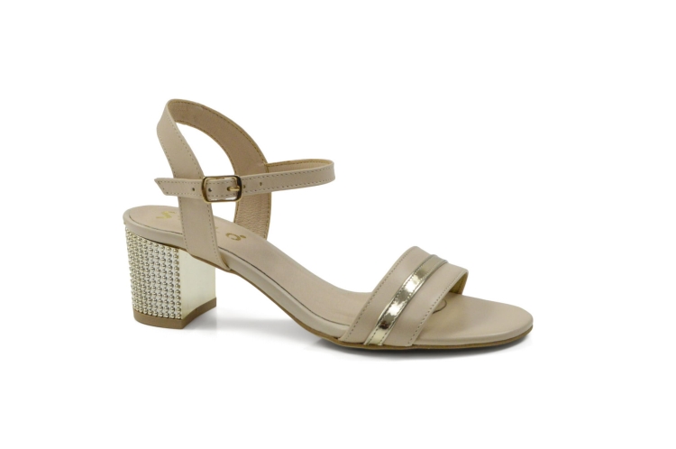 Beżowe sandałki niski złoty obcas zapinane klamerką