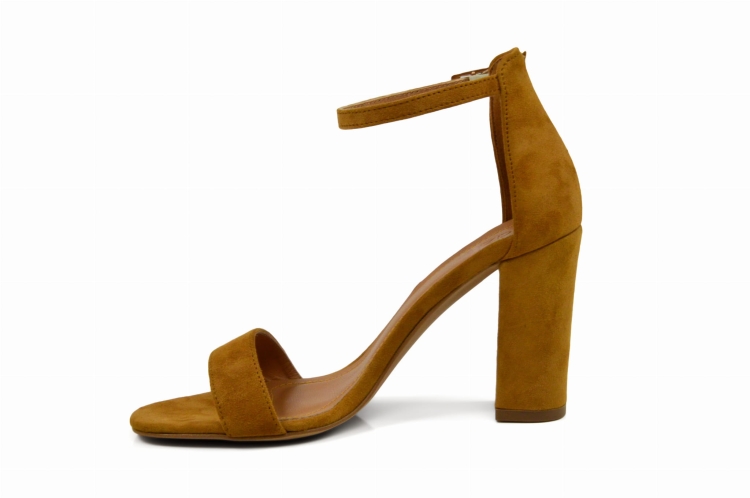 Rude sandałki zamszowe na obcasie słupku zapinane klamerką