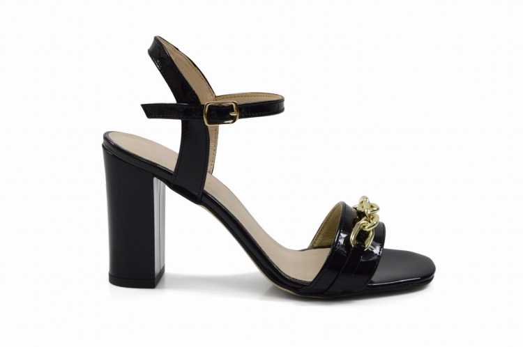 Czarne lakierowe sandałki złoty łańcuch obcas słupek