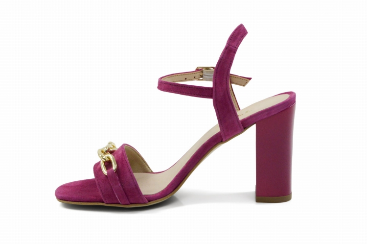 Amarantowe sandałki zamszowe na obcasie słupku złoty łańcuch