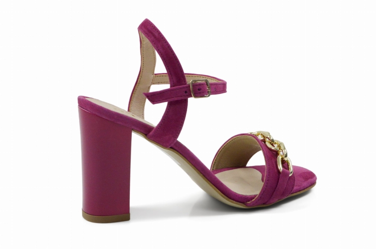 Amarantowe sandałki zamszowe na obcasie słupku złoty łańcuch