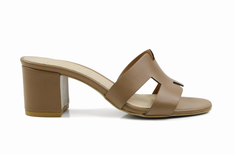 Brązowe koniakowe klapki niski obcas klocek skóra licowa