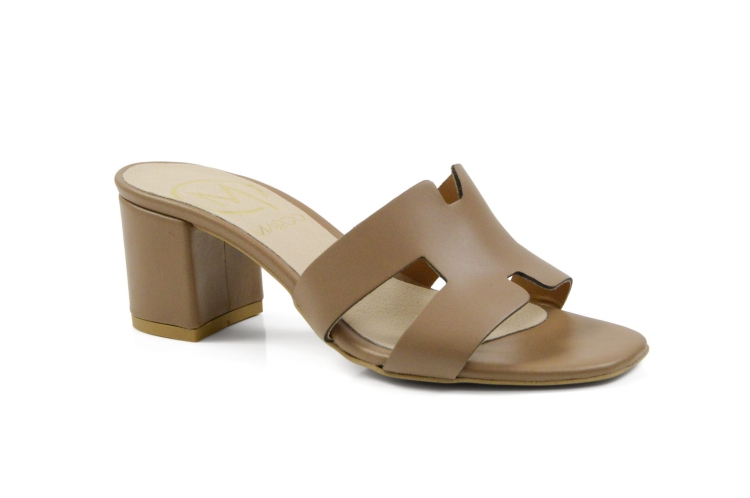 Brązowe koniakowe klapki niski obcas klocek skóra licowa