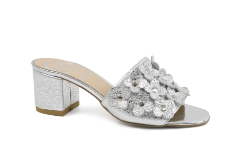 Srebrne klapki niski obcas klocek ozdoba kwiatki