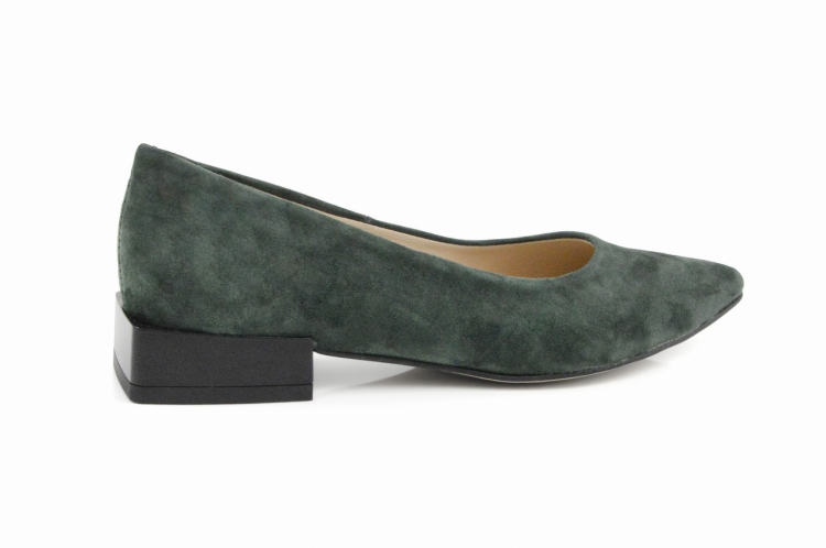 Zielona butelka baleriny w szpic na płaskim skóra zamszowa