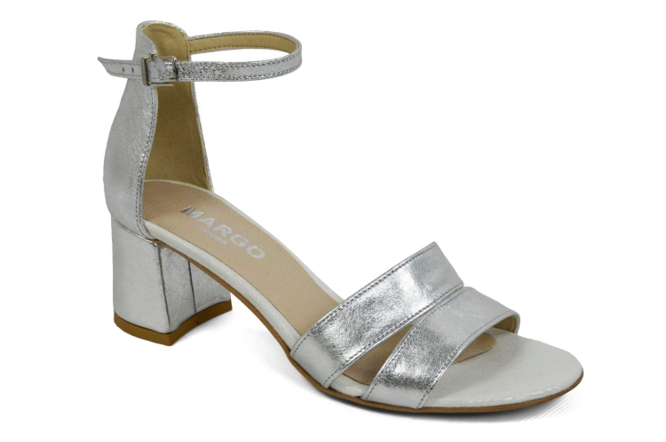 srebrne skórzane sandałki  niski obcas klocek zapinane na klamerkę