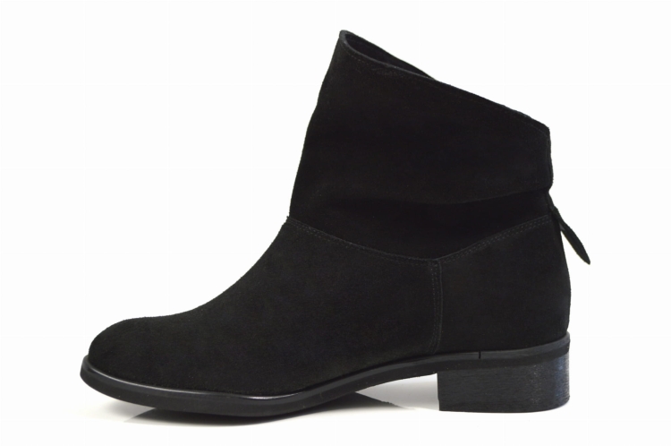 Czarne welurowe botki skórzane na niskim obcasie