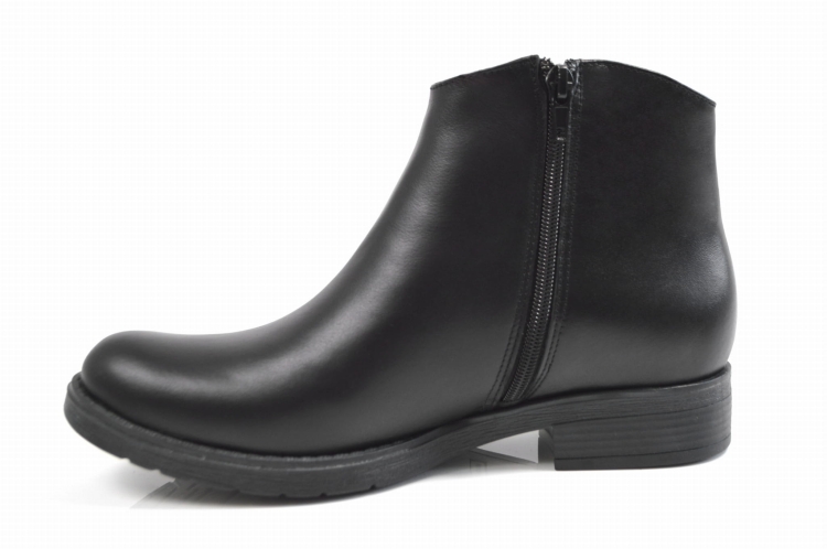 Czarne botki skórzane licowe na niskim obcasie