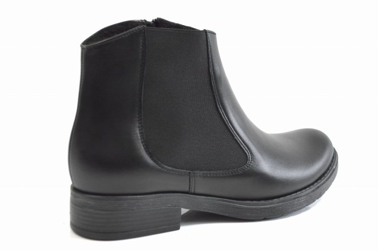 Czarne botki skórzane licowe na niskim obcasie