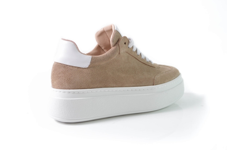 Beżowe trampki na grubej białej podeszwie zamsz tył.jpg