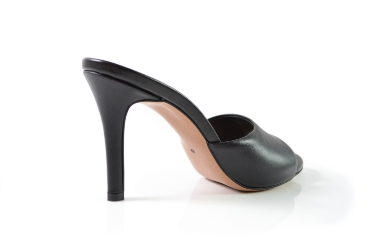 Czarne skórzane licowe klapki na szpilce 8 cm okrągły czubek tył.jpg