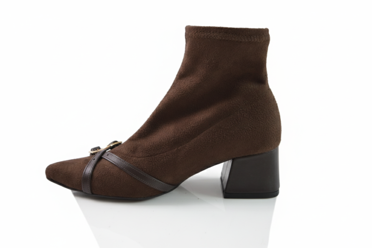 Czekoladowe Botki z Elastyczną Cholewką i Ozdobnymi Paskami (2).png