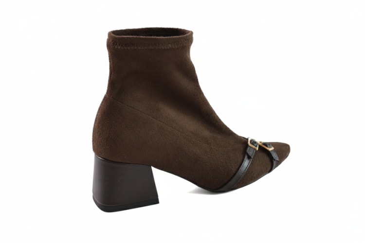 Czekoladowe Botki z Elastyczną Cholewką i Ozdobnymi Paskami (3).png