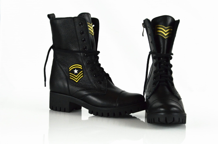 Czarne workery botki military traperowa podeszwa traktor