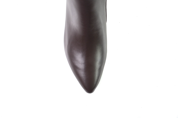 Brązowe skórzane kozaki w odcieniu czekolady obcas niski klocek