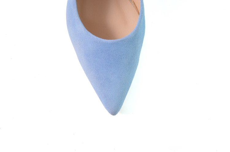 Błękitne czółenka z zamszu ozdobny złoty obcas niska szpilka ostry czubek