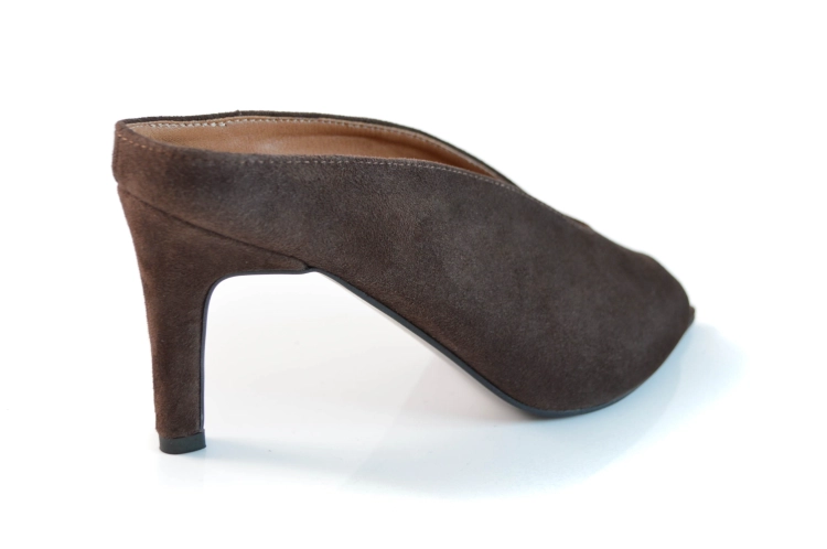 Klapki skórzane w szpic na obcasie szpilce brązowe skóra zamsz