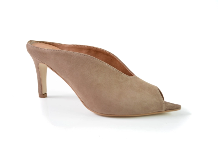 Klapki skórzane w szpic obcas szpilka skóra zamszowa cappuccino