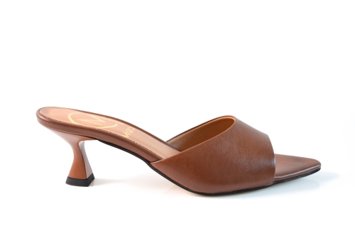 Klapki skórzane w szpic obcas niska szpilka skóra brązowe lico