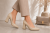 Ciemny beż taupe cappuccino czółenka skóra licowa obcas słupek rozkloszowany 9 cm zdjęcie na stopie