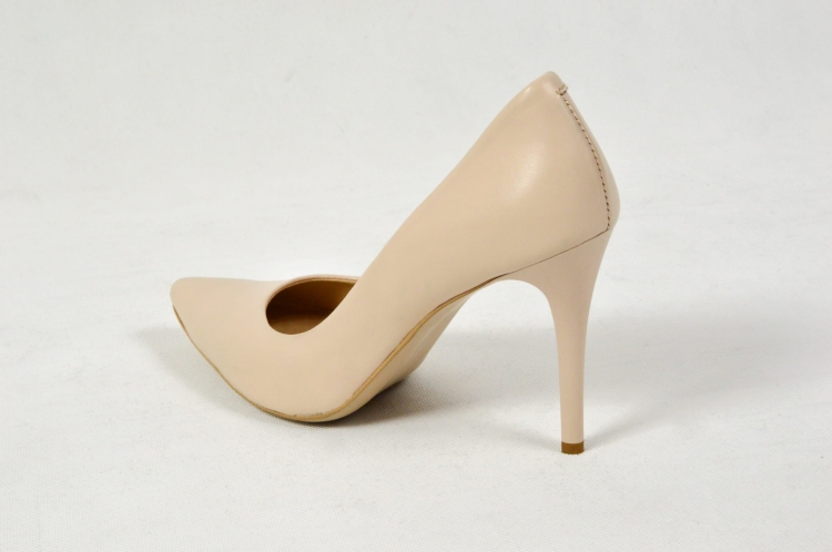 Czółenka szpilki w kolorze beżowym nude