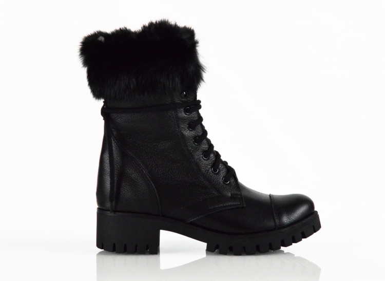 Czarne skórzane workery botki z futerkiem traperowa podeszwa