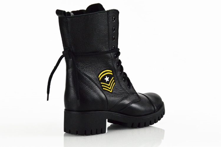 Czarne workery botki military traperowa podeszwa traktor